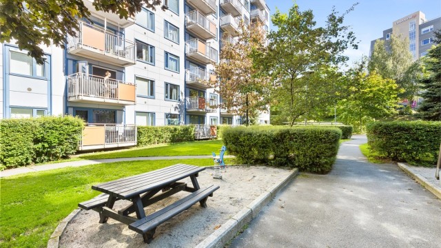 Et veldrevet borettslag med fine fellesområder og felles takterrasser. Bilde er lånt fra forrige annonse og ble tatt på sommeren.