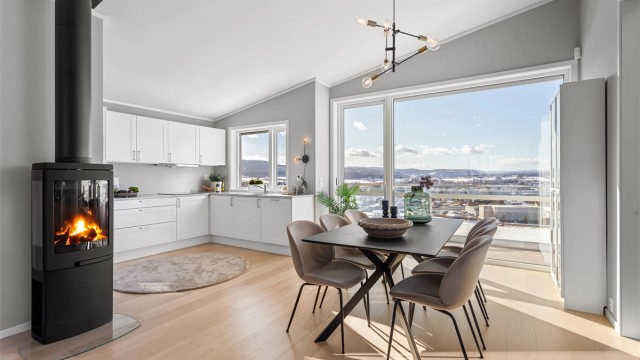 Åpen løsning mellom stue og kjøkken