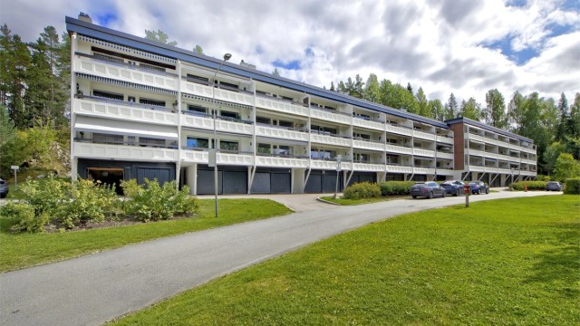 Fasade - boligen ligger i toppetasje med lite innsyn