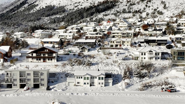 Fjellfotvegen, som starter ved skolen, er en fin turvei for alle aldre.