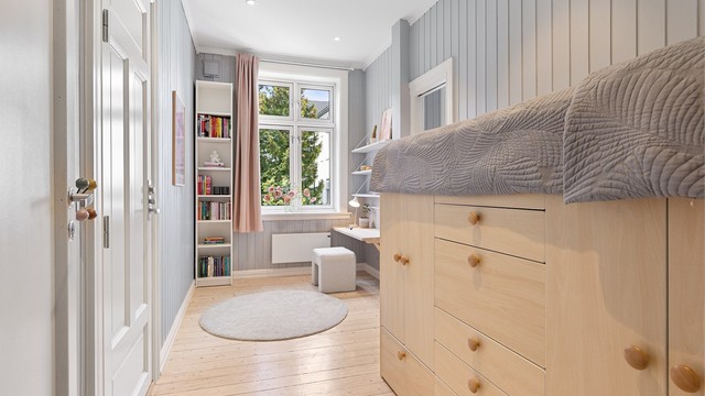 Det tredje soverommet er smart innredet med plassbesparende løsninger.