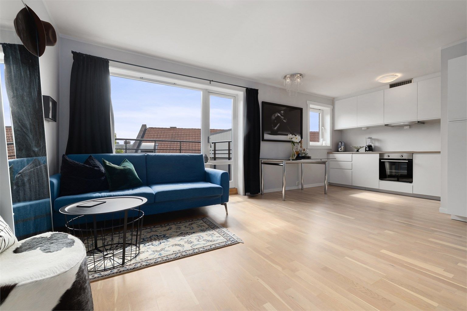 Boligen ligger svært sentralt til med Bogstadveien som nærmeste nabo, samt nærhet til gode kollektivtilbud og både OsloMet og Blindern!