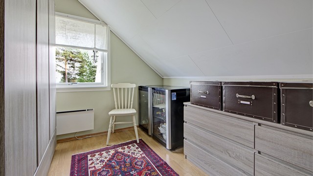 Soverom 3 - i loftsetasje - garderobeskap følger