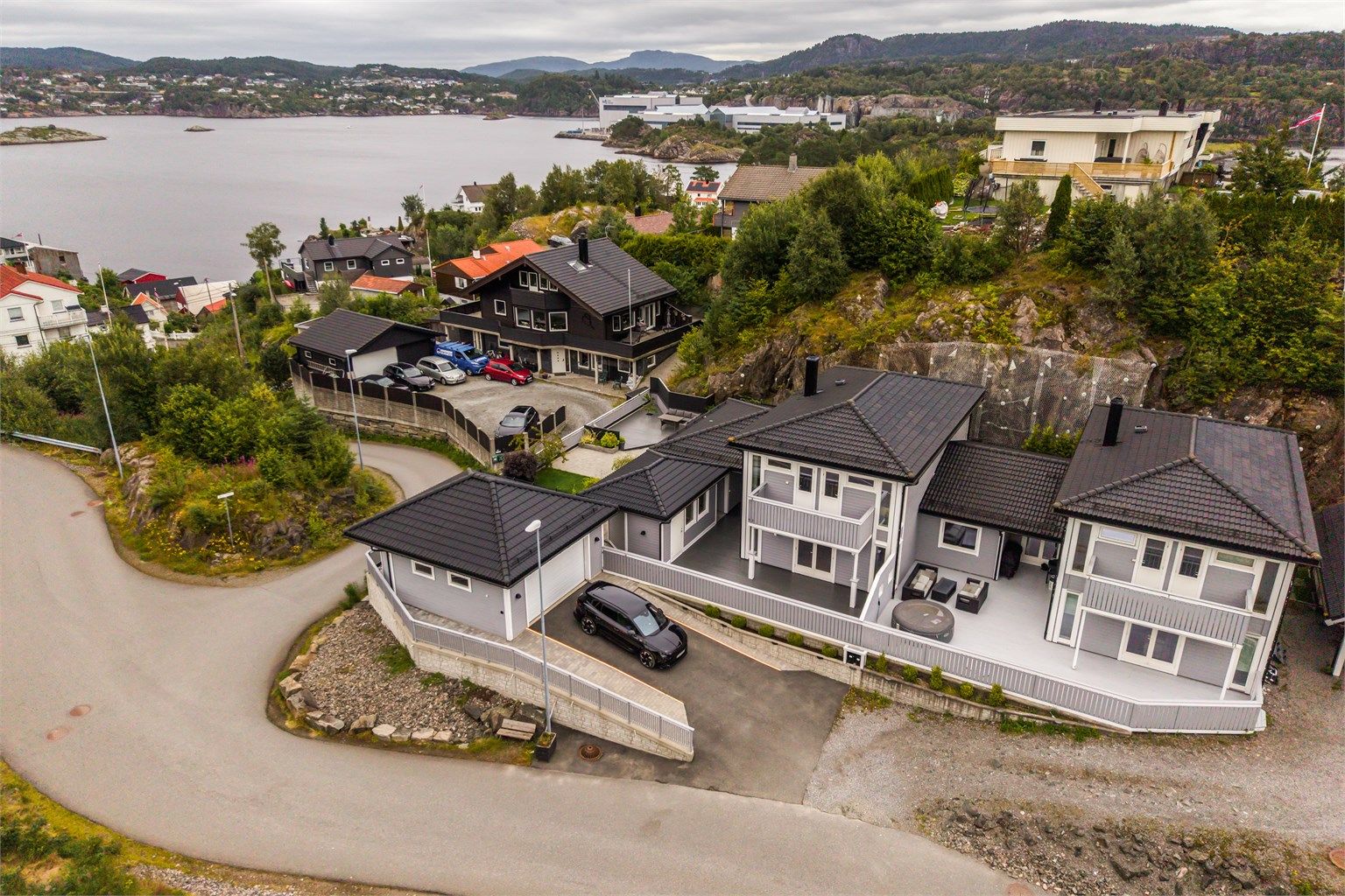 Velkommen til denne flotte tomannsboligen i Hetlevik!
Foto: Silje Holte/ @frksuper.
