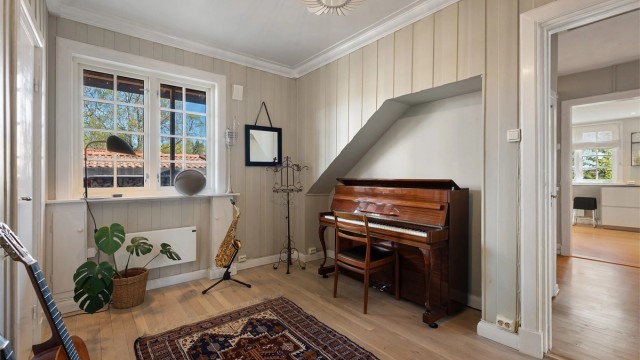 Soverommet i første etasje fungerer utmerket som kontor, bibliotek eller musikkrom.