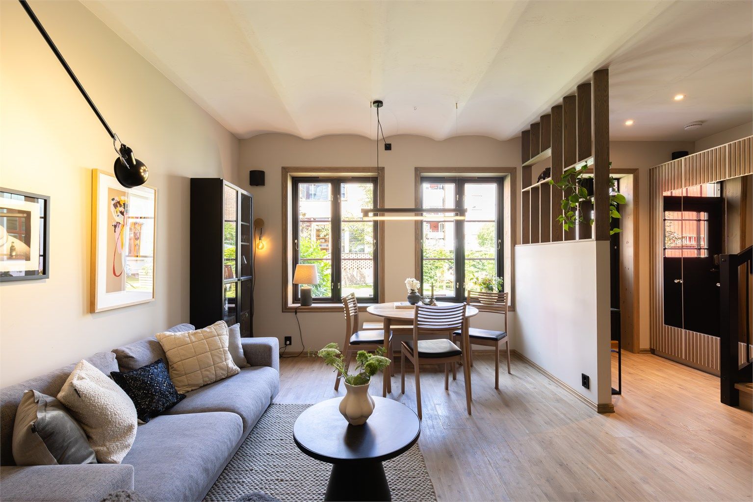 Boligen ble renovert i 2022 og fremstår med meget god standard.