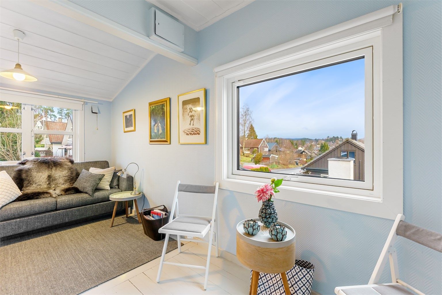 Et lyst og trivelig rom, ideelt som soverom, gjesterom eller kontor.