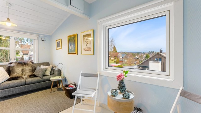 Et lyst og trivelig rom, ideelt som soverom, gjesterom eller kontor.