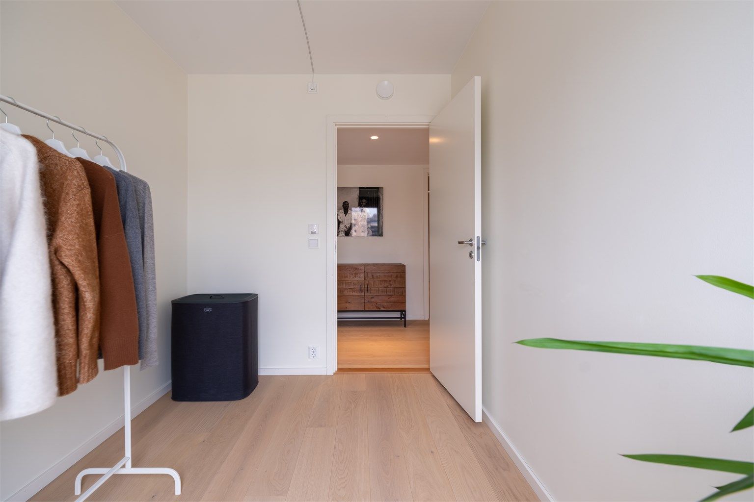 Leiligheten selges med nybyggaranti til 2028.