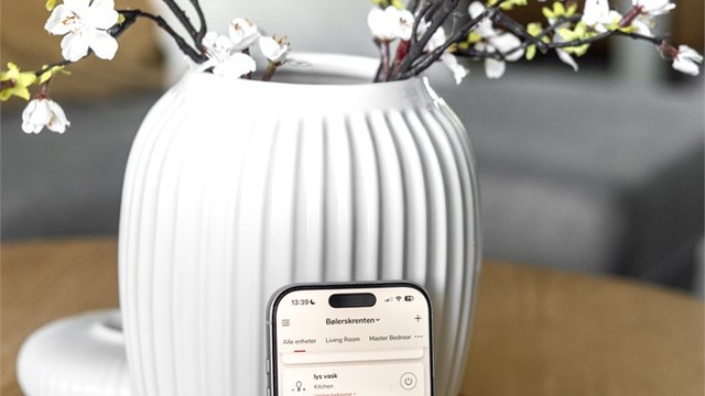 Smart-hjem med lysstyring gjennom telefon.