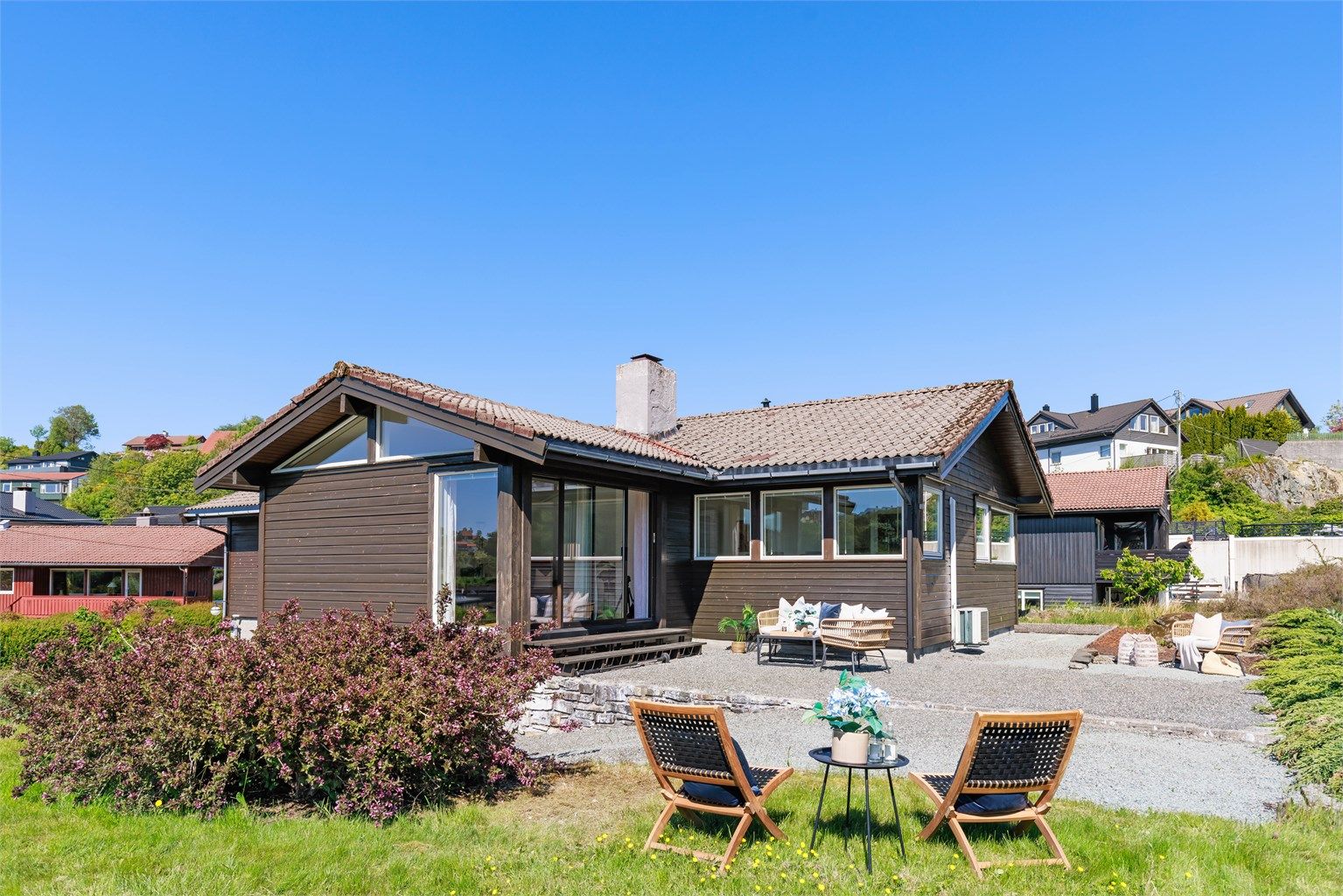 Eiendommen har de beste solforhold fra tidlig morgen til sent på kveld. 