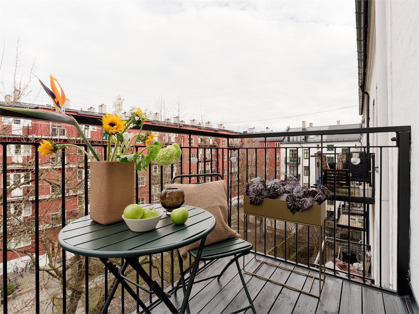 Dette er en moderne 2-roms i en klassisk, vakker bygård!