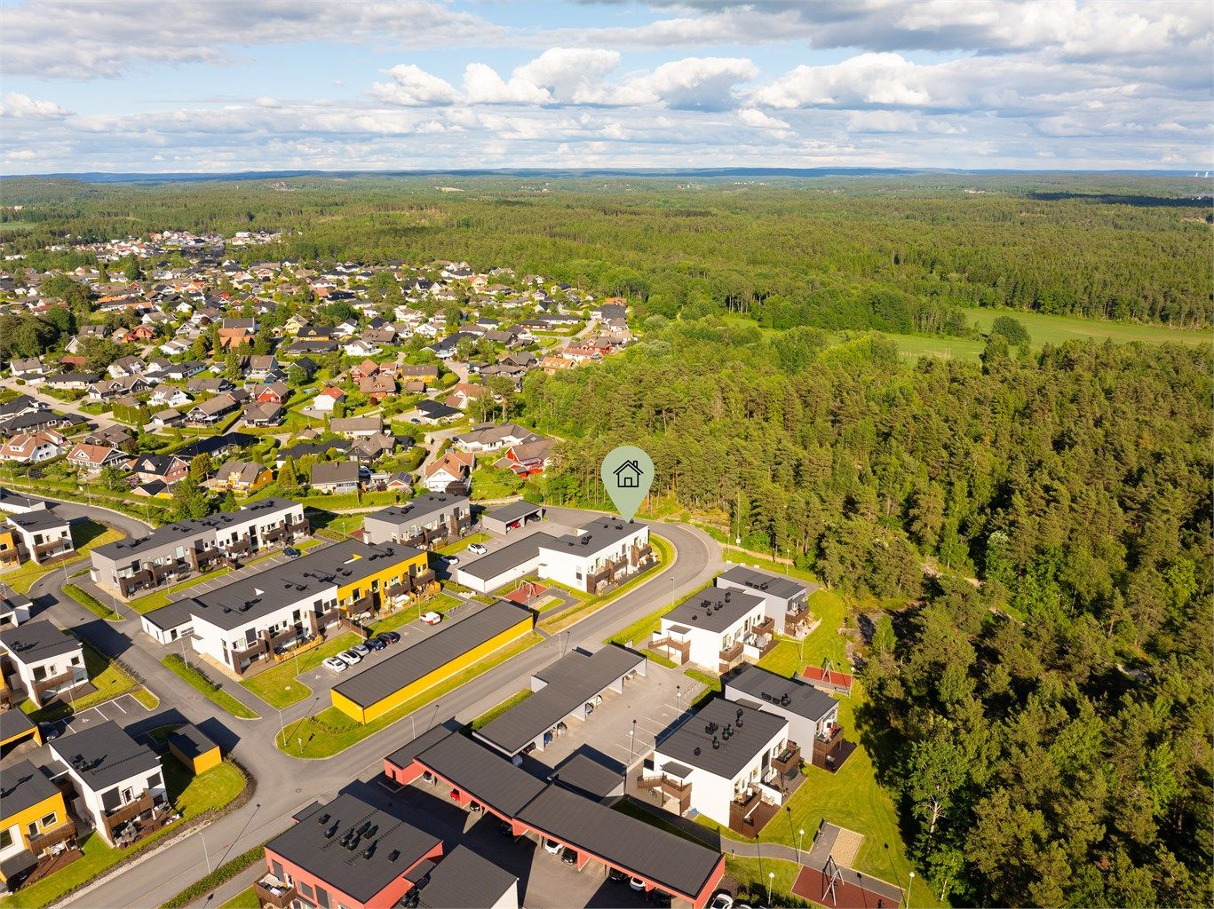 I Regimentveien 124 bor du bokstavelig talt på grensen til marka - øverst og innerst på Begbyåsen. Fotograf; Kristoffer Kristiansen.