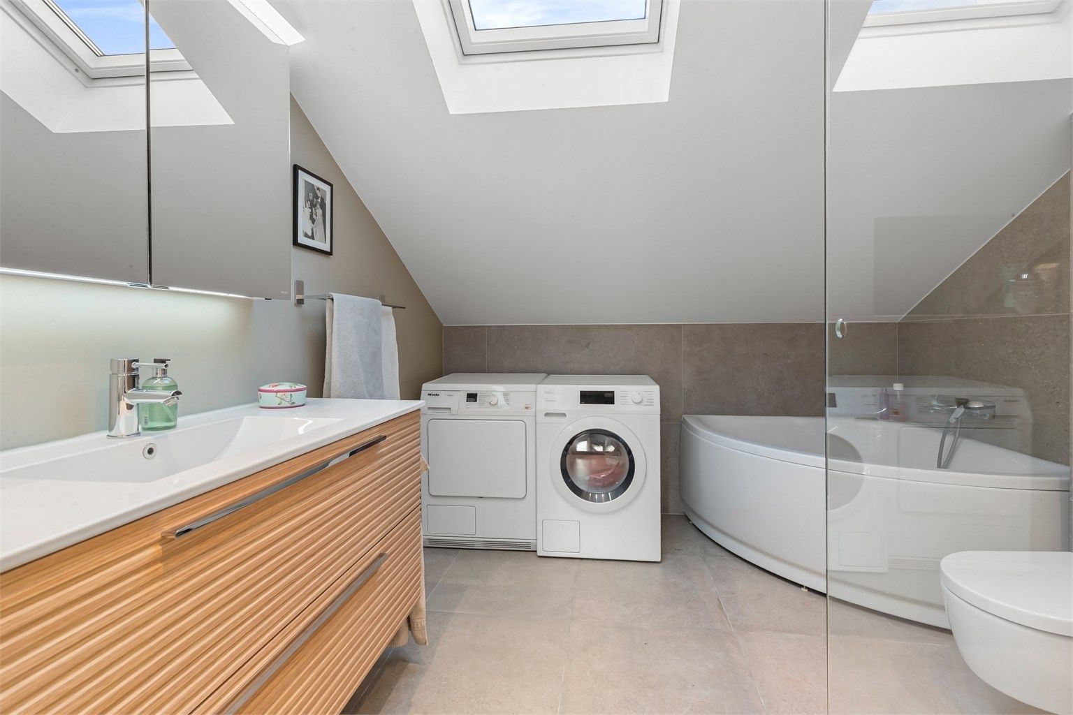  Badet ble oppgradert i 2021 og fremstår moderne og delikat