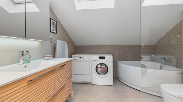 Badet ble oppgradert i 2021 og fremstår moderne og delikat