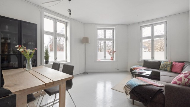 Velkommen til Rathkes gate 1B, en lys og gjennomgående 3-roms hjørneleilighet i klassisk bygård!