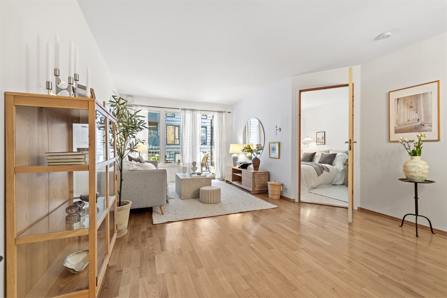 Leiligheten disponerer fast garasjeplass i oppvarmet og avlåst anlegg. Forberedt for elbillading.