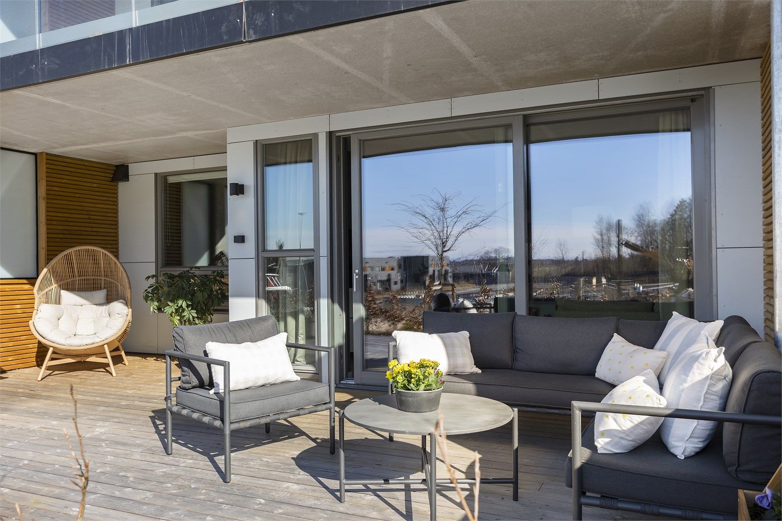 Sydvendt terrasse med fine solforhold