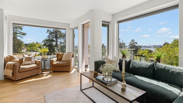 Velkommen til Jomfrustien 6B - Solrik og pen enebolig fra 2013 | Fjordutsikt | Hybelmulighet | Dobbelgarasje | Blindvei