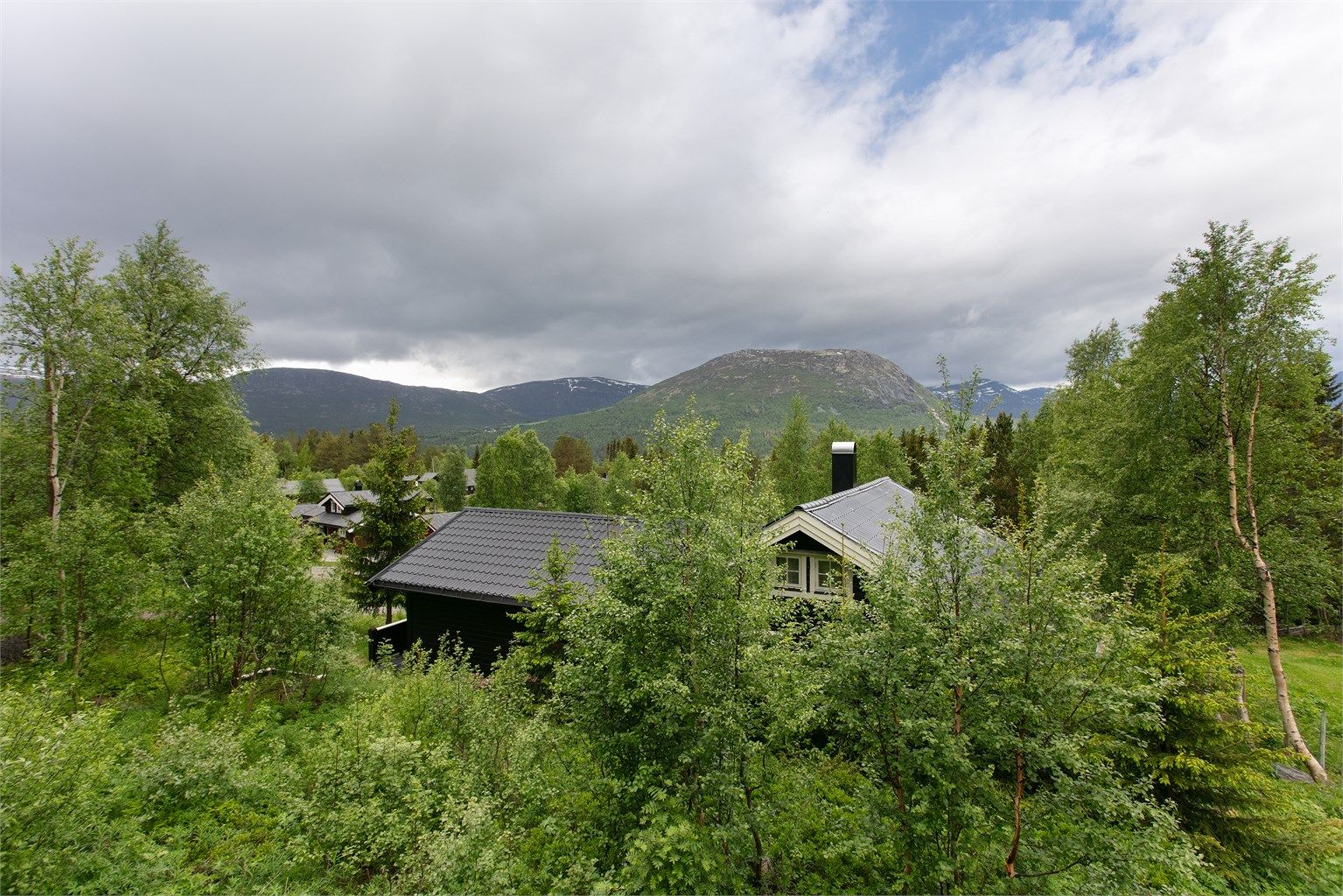 Nærområdet består av fritidseiendommer utbygd fra 1990-tallet og utover.
