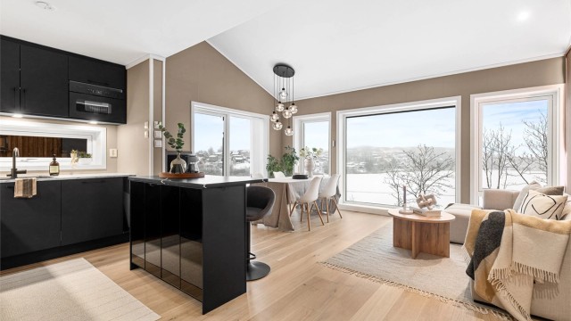 Velkommen til Sætre Terrasse 21A, presentert av Terje Tveit i Krogsveen.