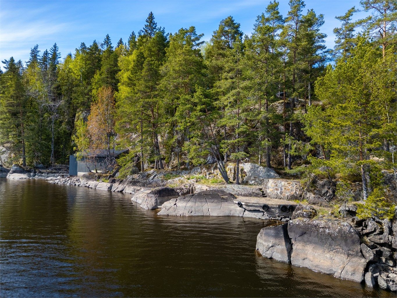 M
ot hytta fra vannet