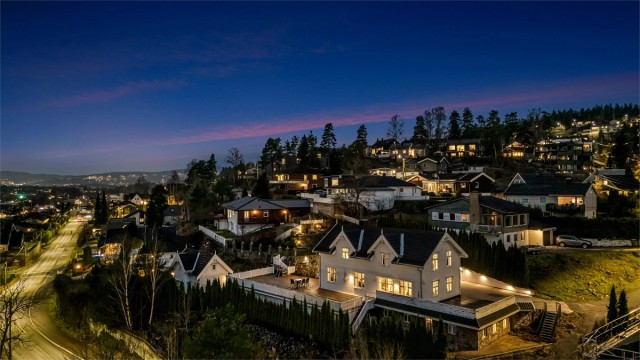 Eiendomsmegler Krogsveen v/Andreas Christophersen ønsker velkommen til Haneborgveien 56!