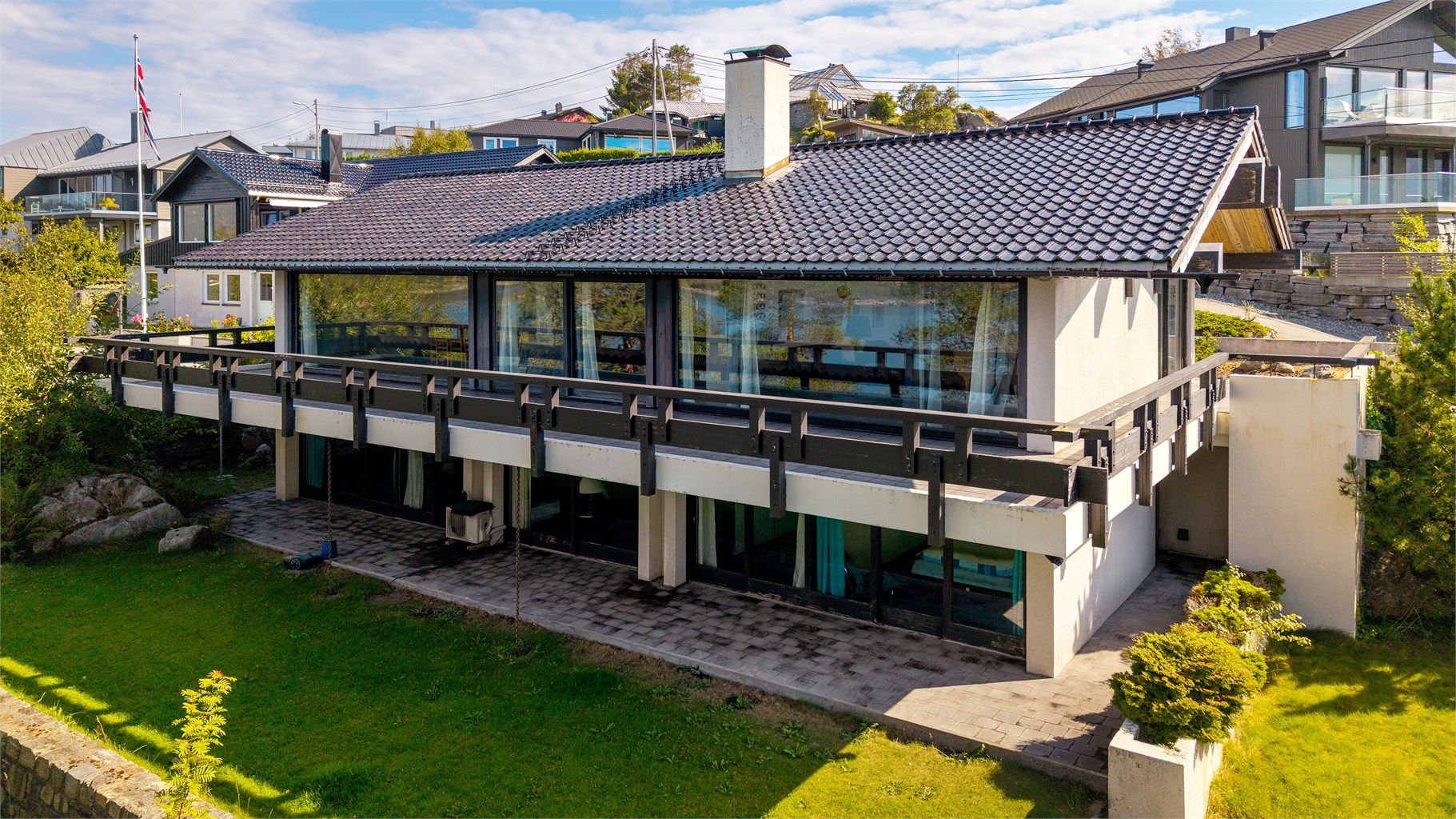 Boligen er tegnet av arkitekt Oskar Nordervald