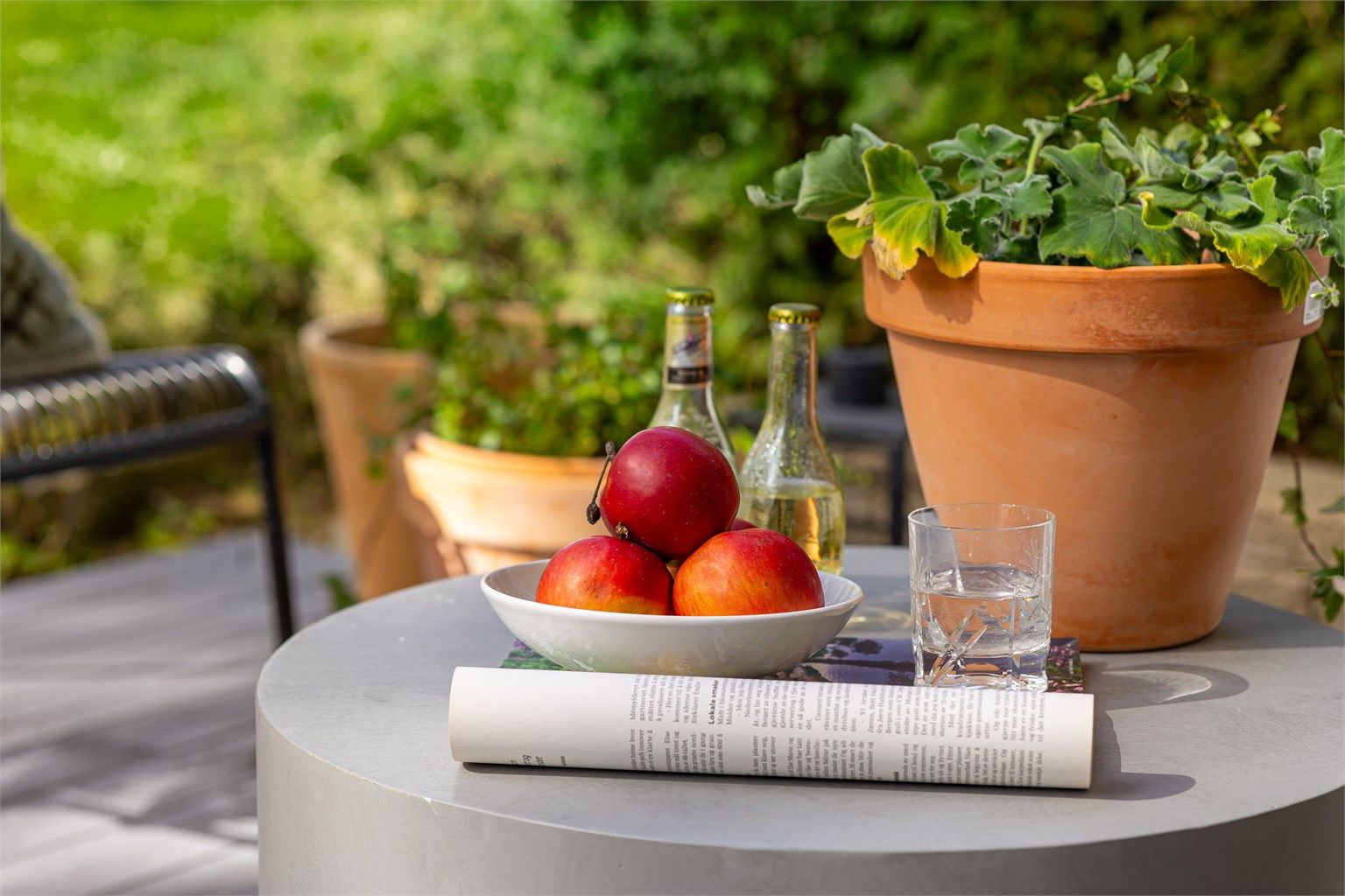 Terrassen byr på sol fra tidlig ettermiddag til sen kveld