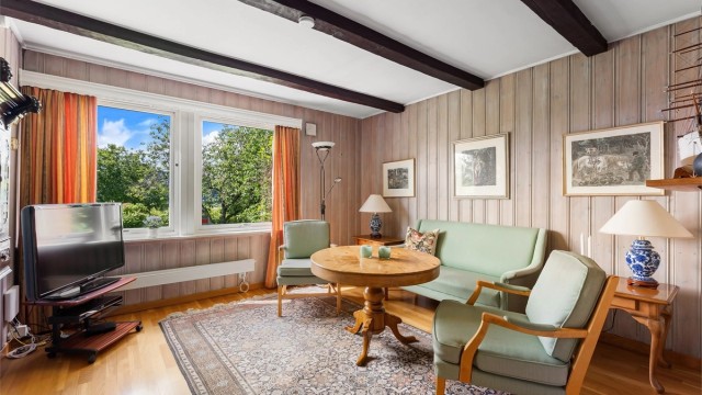 Lys og romslig kjellerstue. Et perfekt oppholdsrom for barn og unge