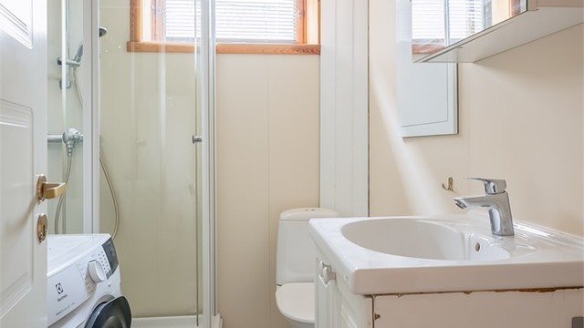 Pent bad i kjeller/sokkel hvor det også har uttak for vaskemaskin. Det gjør at du kan ha 2 vaskemaskiner i leiligheten