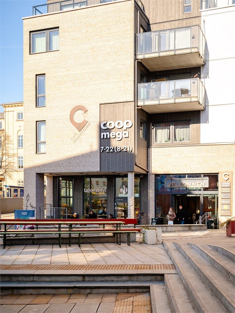 Gåavstand til Carl Berner Torg med blant annet Coop Mega (inkl. ferskvaredisk), Mestergrønn, Kaffebrenneriet og Apotek.