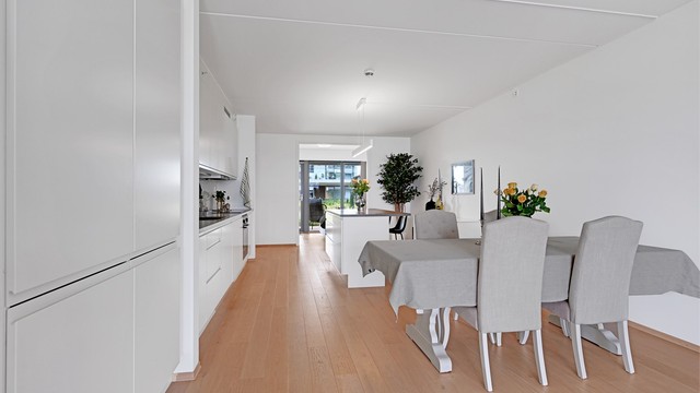 Plass til langbord for hyggelige måltider i tilknytning til kjøkkenet.