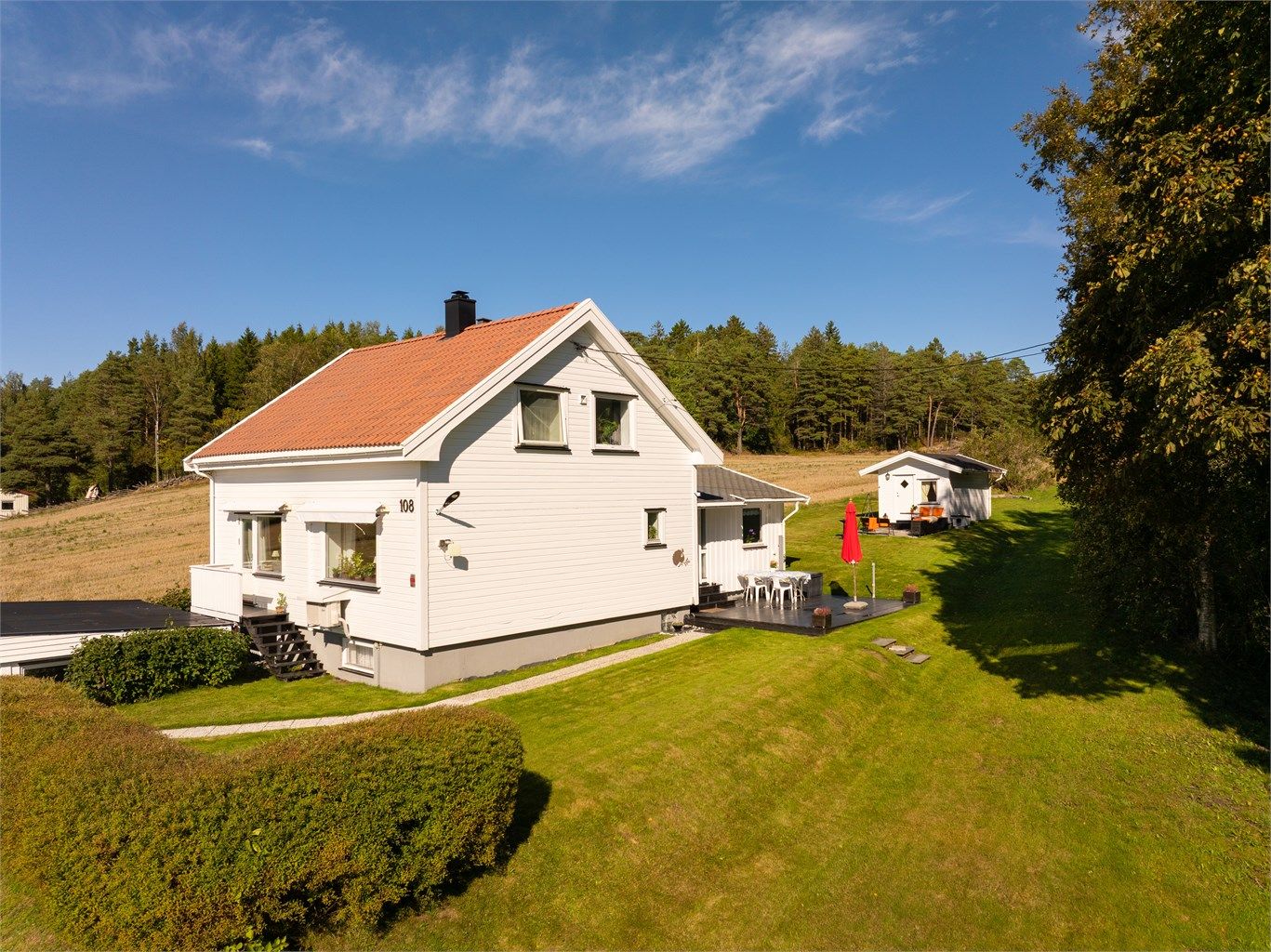 Husebyveien 108 presenteres av Karl Robert Hansen i Krogsveen. Fotograf; Kristoffer Kristiansen.