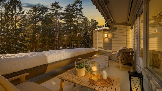 Uteplassen er godt skjermet og privat.