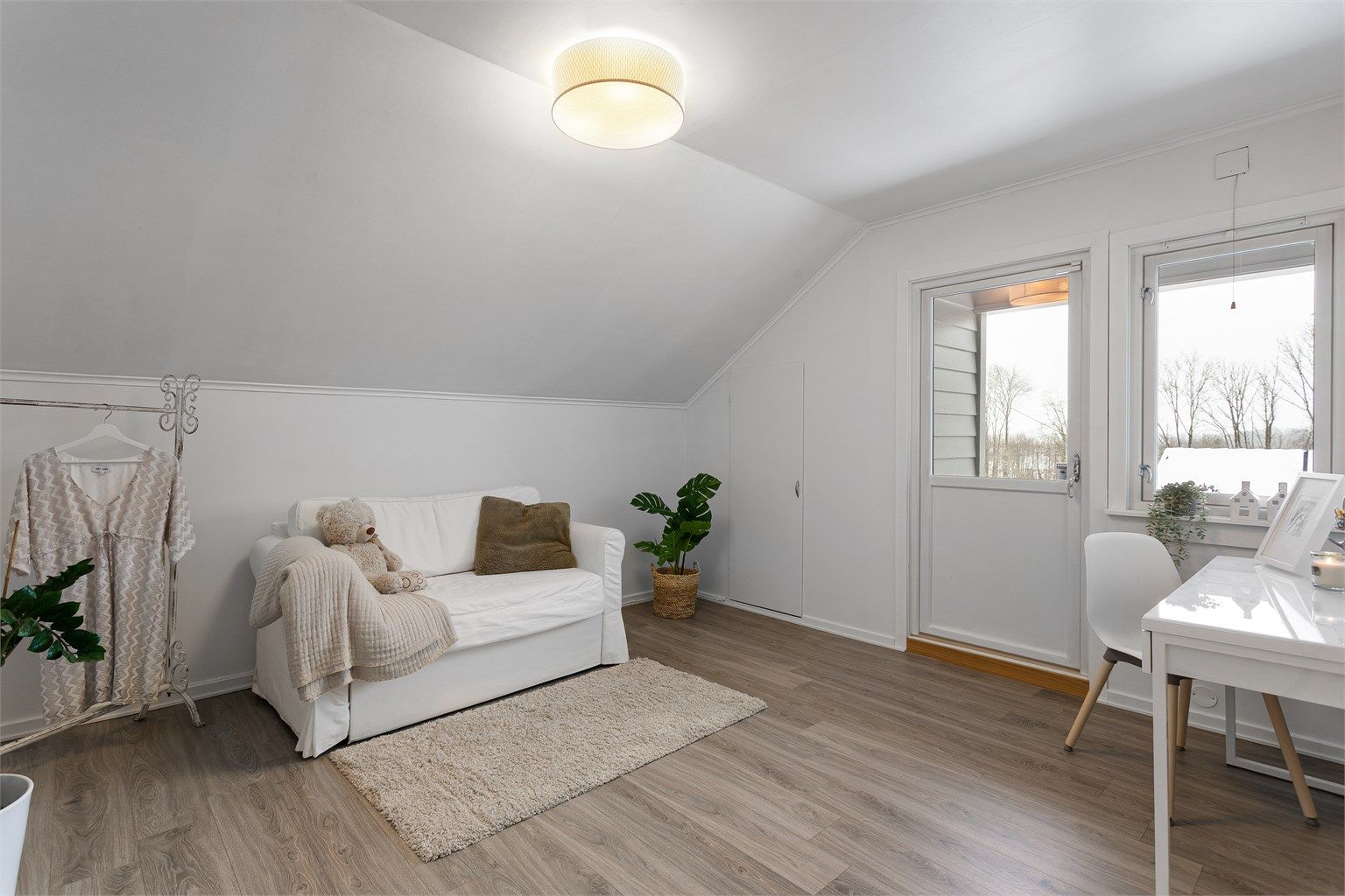 Soverom 2 med utgang til veranda på 2 kvm