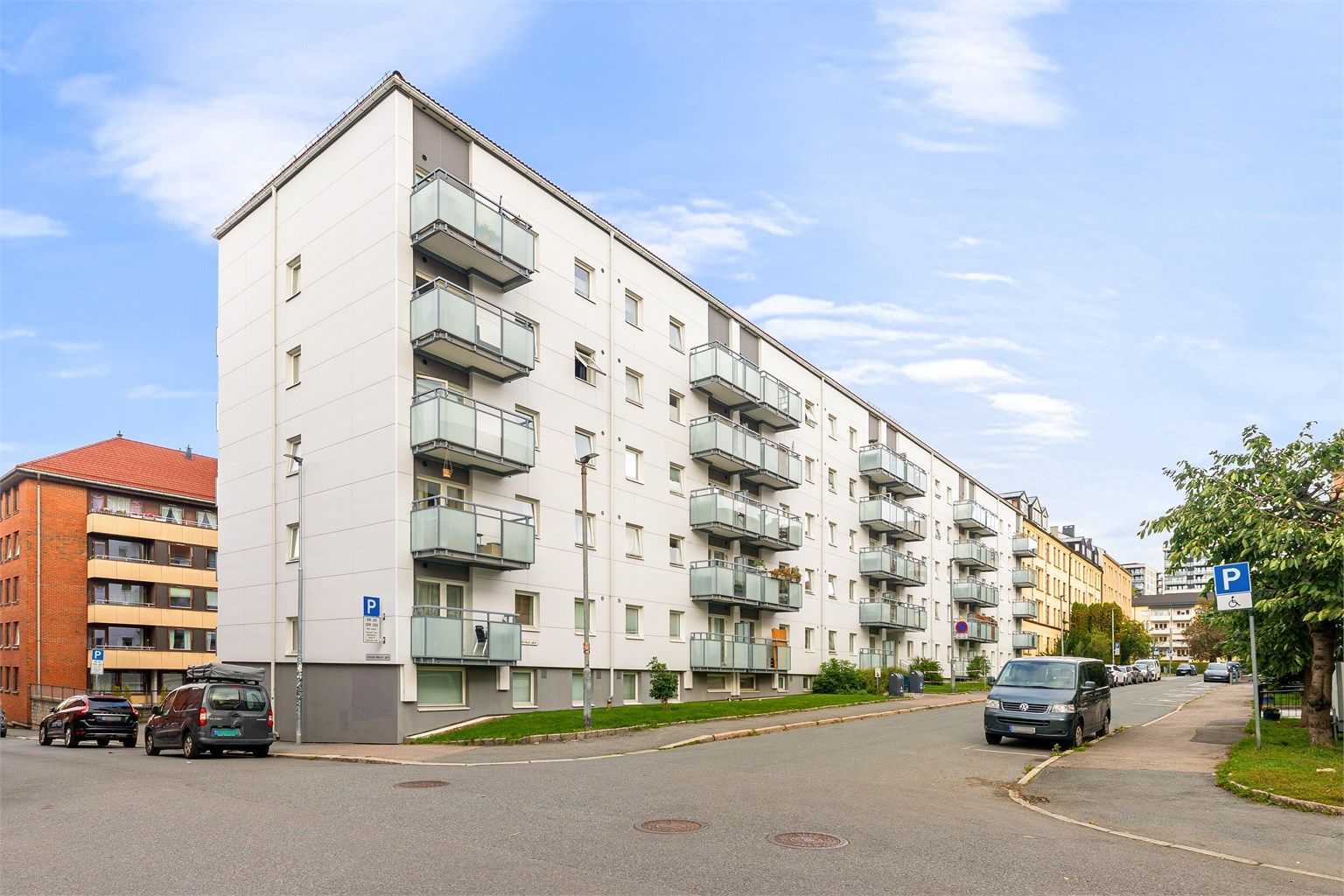 Boligblokken er oppført i 1965. Sameiet gjennomførte i 2021/2022 en omfattende rehabilitering med blant annet ny fasadekledning, nye vinduer og balkonger.