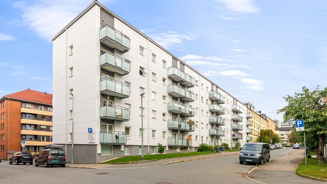 Boligblokken er oppført i 1965. Sameiet gjennomførte i 2021/2022 en omfattende rehabilitering med blant annet ny fasadekledning, nye vinduer og balkonger.