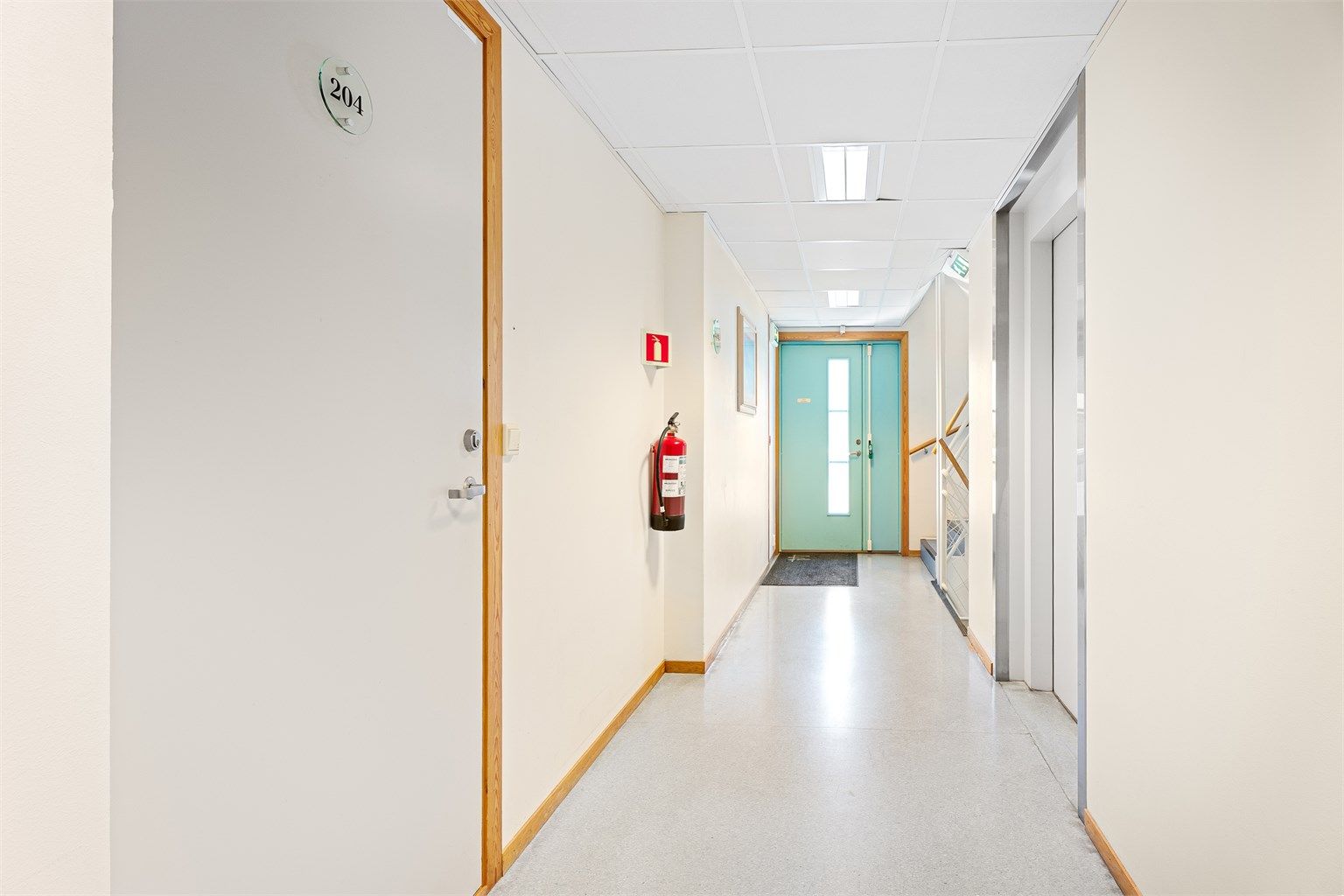 Felles inngangsparti med heis som tar deg til parkeringskjelleren. 