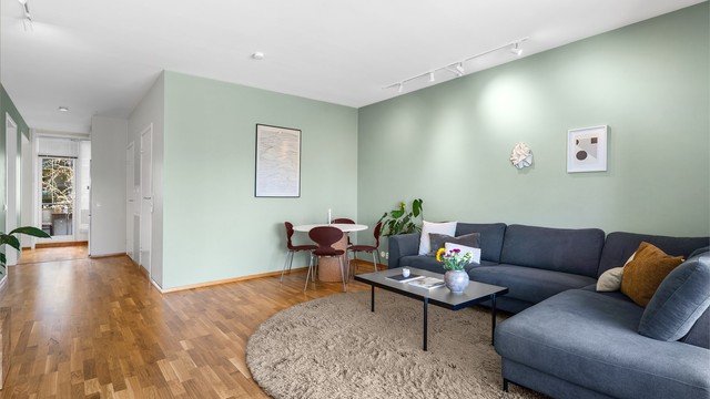 Svært delikat og innbydende stue. Med sin gode romfordeling og store vindusflater. God takhøyde på 2,65m.