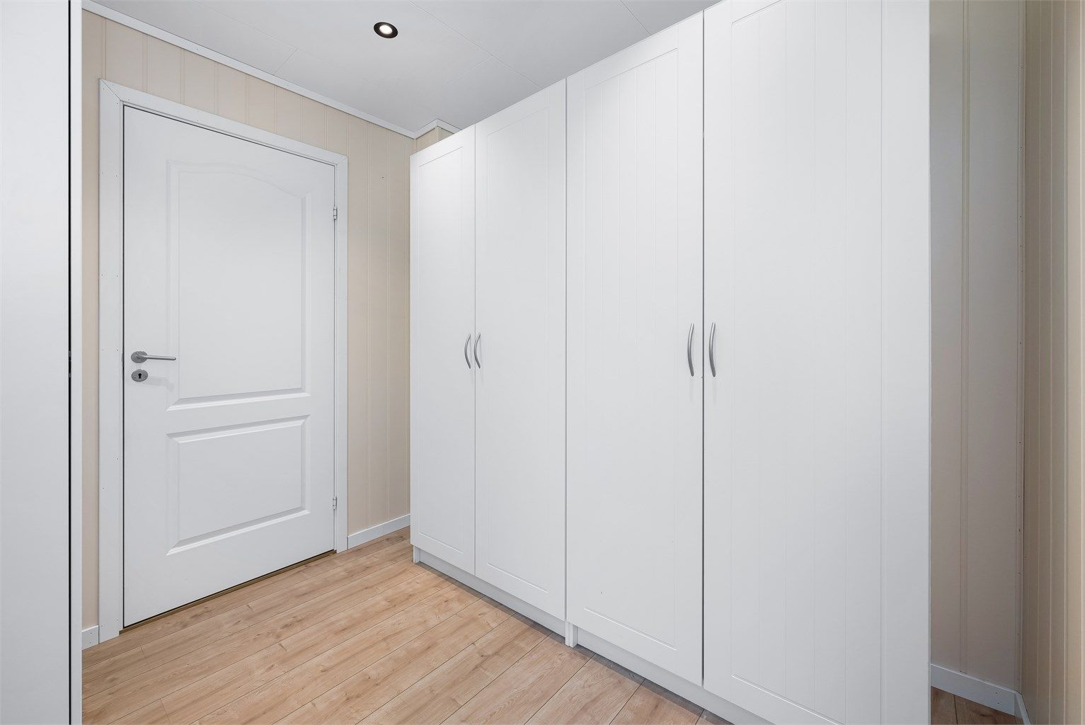 Hel 3 doble garderobeskap