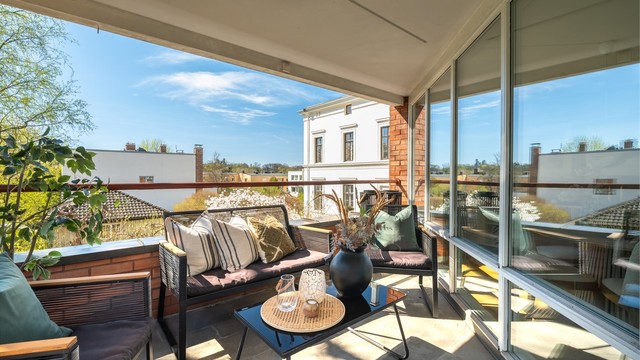 Sydvestvendt terrasse på 8 kvm med hyggelig utsikt til rolige områder. Foto: Chris Borowiak