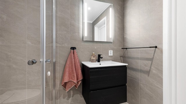 Moderne bad med lekre detaljer.