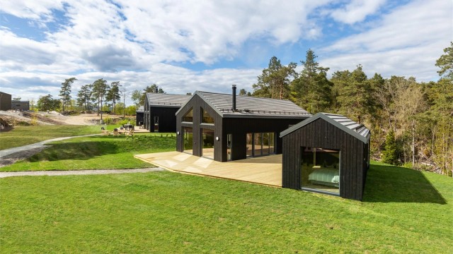 Funksjonell og fint formet familiehytte.