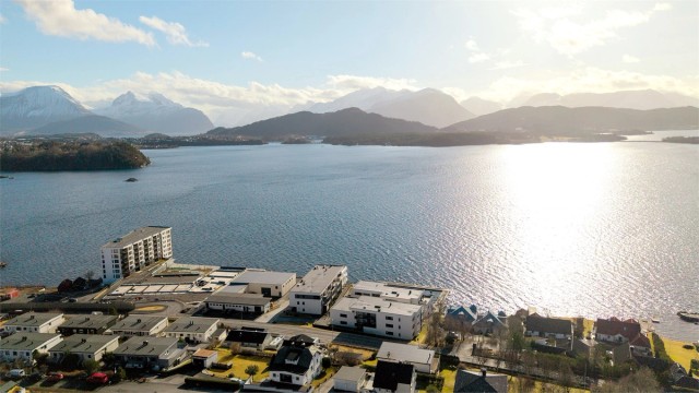 Dronebilde av nærområdet sett fra nord mot syd