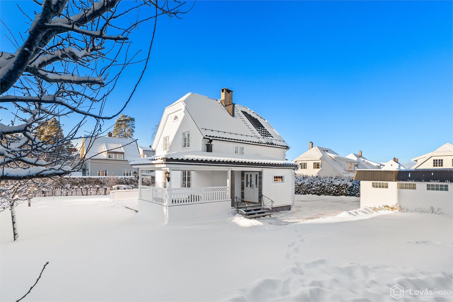 Flott villa fra 1923 med en stor, solrik og flat tomt på 1.342 kvm