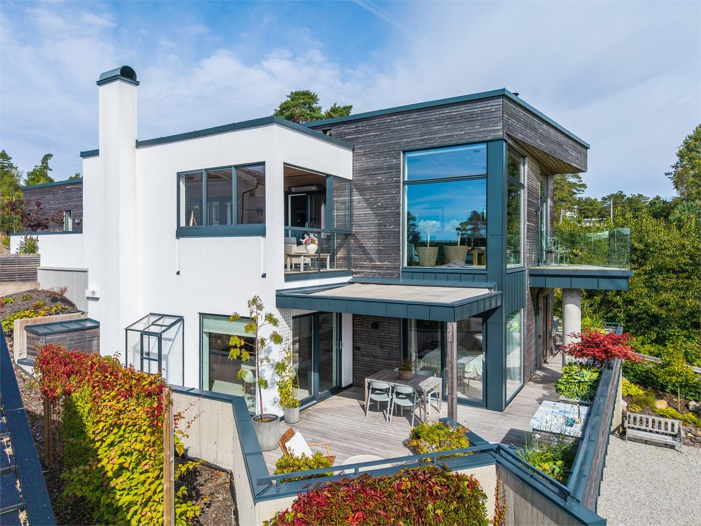 Rålekker og eksklusiv bolig med fantastisk sjøutsikt - sjelden mulighet!