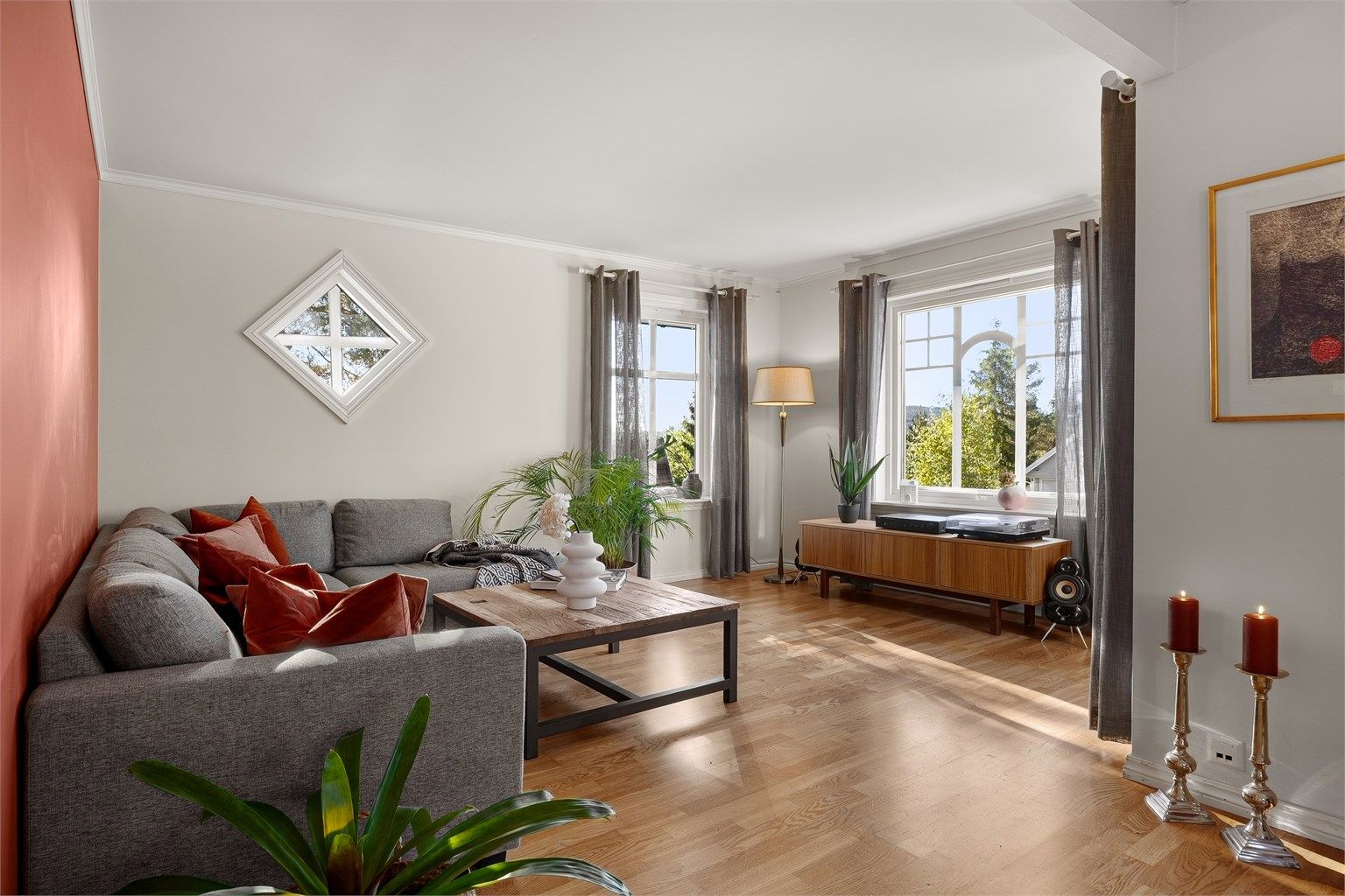 God plass til sofagruppe i stuen 