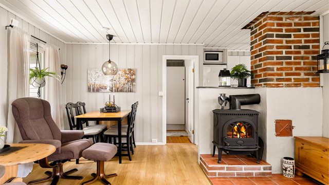 Vedovn er montert for varme og hygge på kjølige dager.