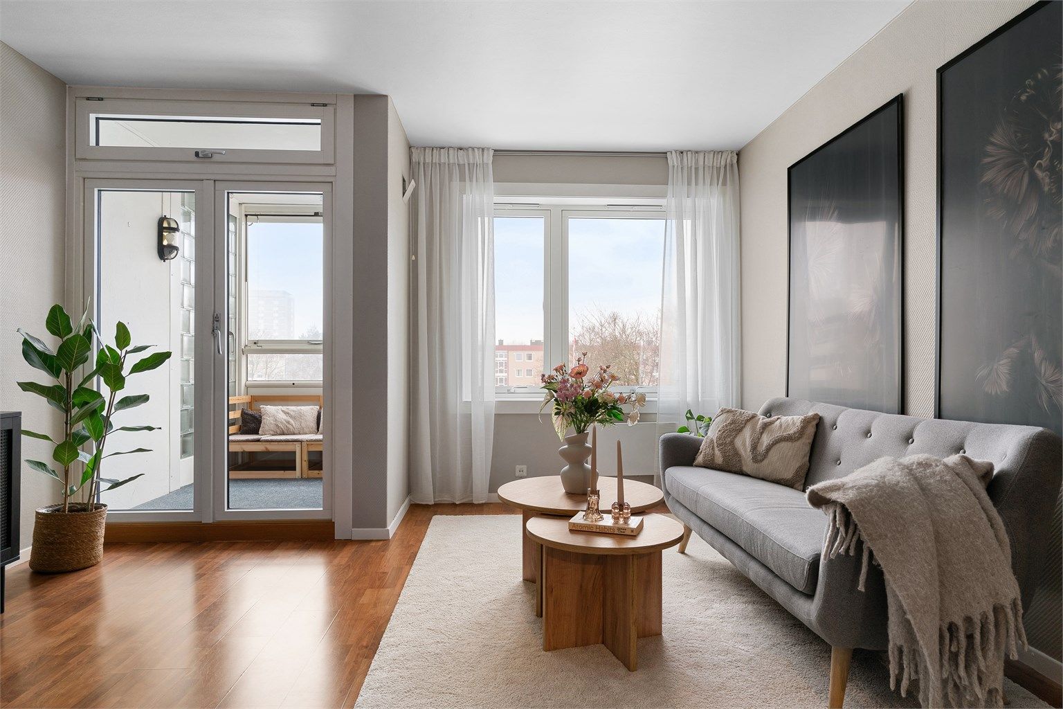 Nye vinduer med 3-lags glass fra 2022 sørger for god isolasjon.